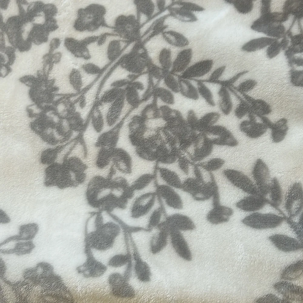 Blanket throw white and gray 50”x60”